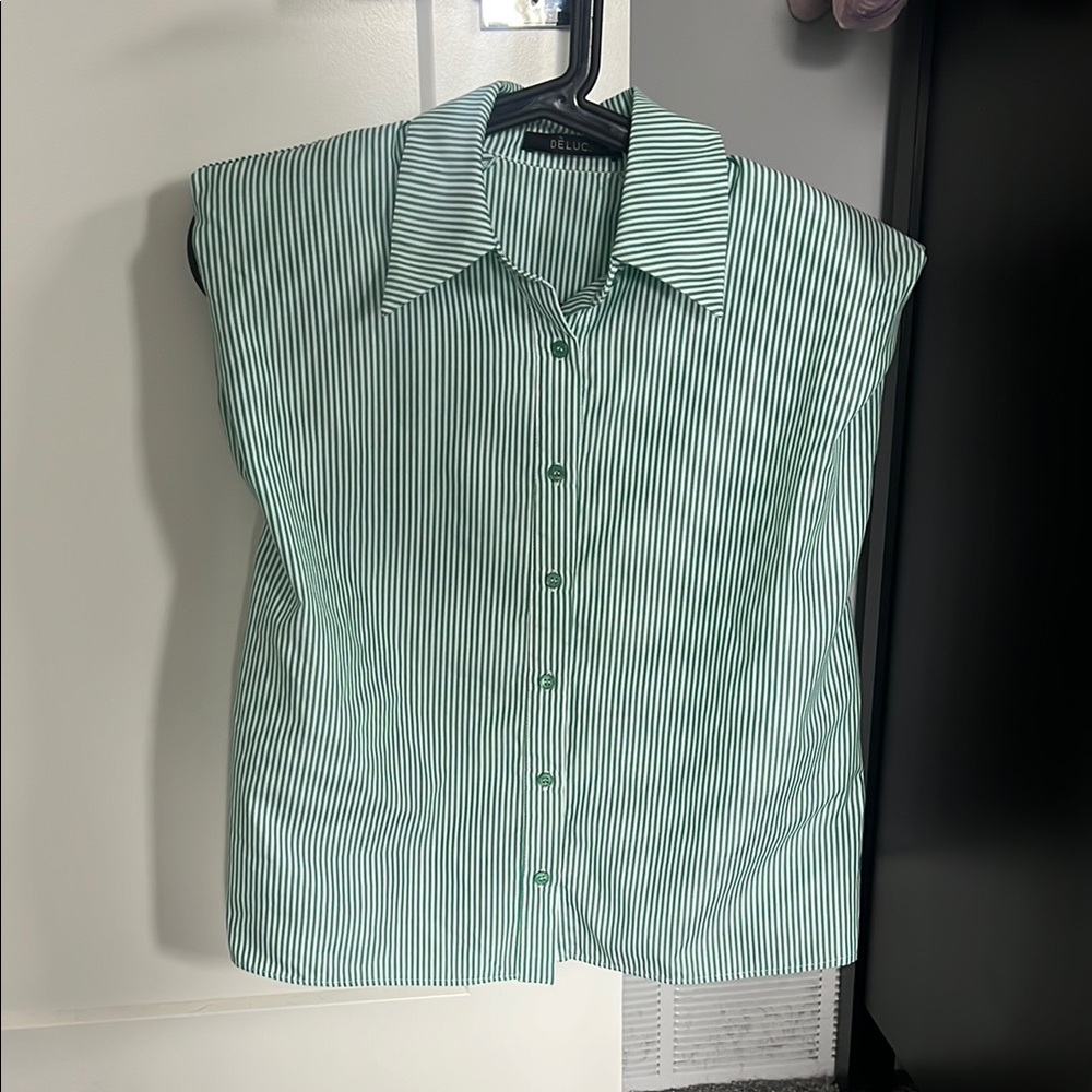 Dèluc Sleeveless Boxy Button Down